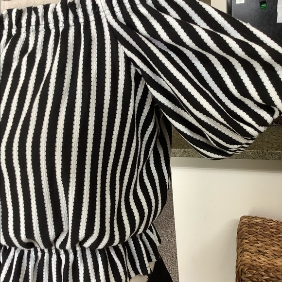 🤩 H&M Crop Top and Skirt Set 🤩 - Picture 6 of 9